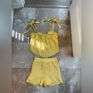 Yellow bow tank set